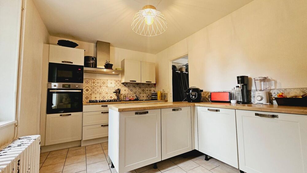 Vente Maison IMMEUBLE MAISON 6 PIECES 5 CHAMBRES + 2 STUDIOS INDEPENDANTS Saint germain du puy