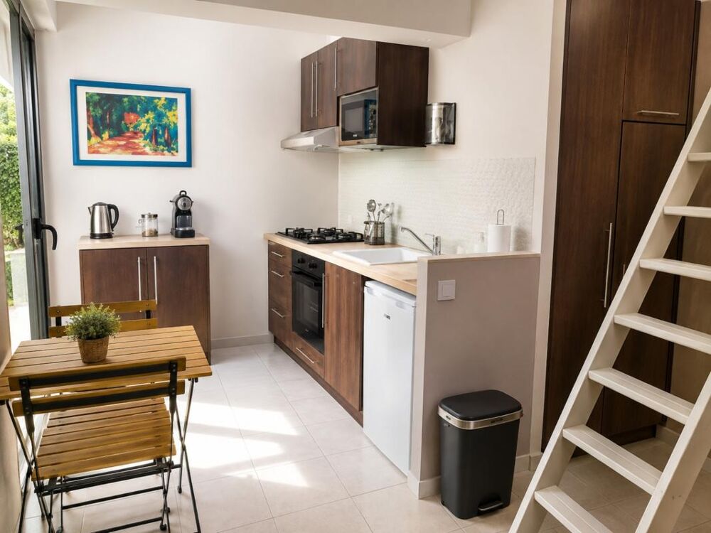 Studio avec terrasse meublé tout équipé déjà loué