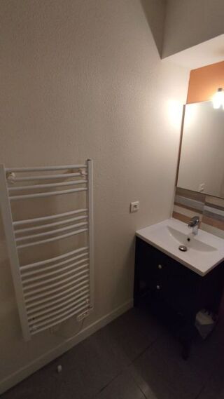  Appartement à louer 2 pièces 40 m² Saintes