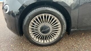 500 118 42kWh Icon 2021 occasion 76140 Le Petit Quevilly