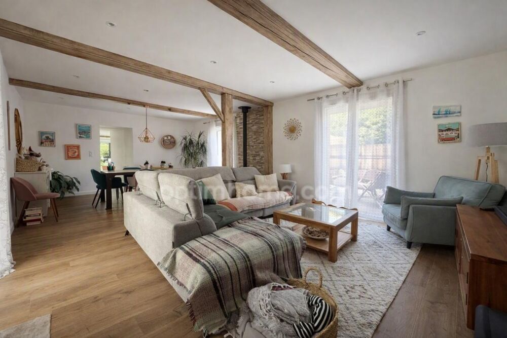 Maison 5 pièces 142 m² · à Jozerand · 142 m² · 260 000 €