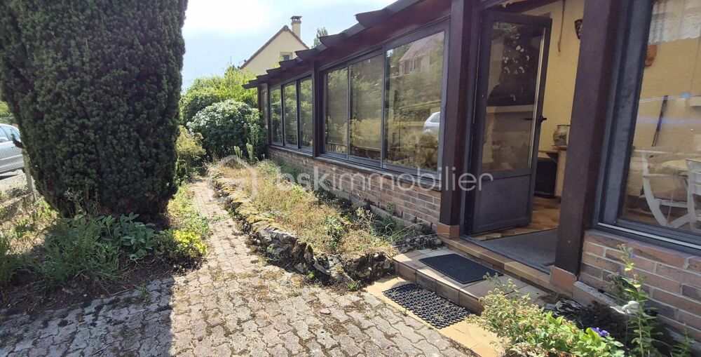 Maison avec un Grand Terrain et beau potentiel