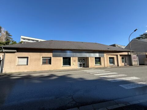 Murs professionnels lou&eacute;s 2200�/mois 280000 65100 Lourdes