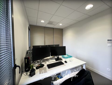   BUREAUX de 135m2  à louer VALLET (44) zone des Dorices - bâtiment professionnel récent en parfait état 