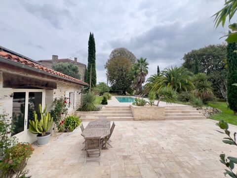   Demeure de charme � 6 pi�ces � 375 m� Propri�t�/ch�teau - 8 pi�ce(s) - 370 m�