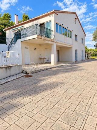 Vente Propriété/Château LA GARDE - Propriété de 200 M² sur 1.36 hectare avec piscine La garde