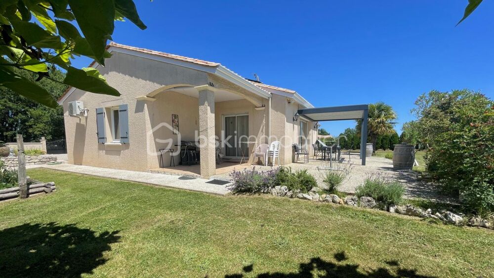 Maison contemporaine économe et soigneusement entretenue