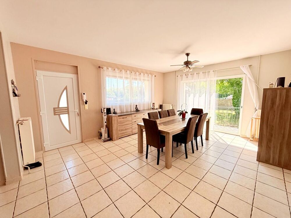 À 10 minutes de la gare LAROCHE-MIGENNES, Maison familiale de 220 m², 6 chambres, sur sous-sol total