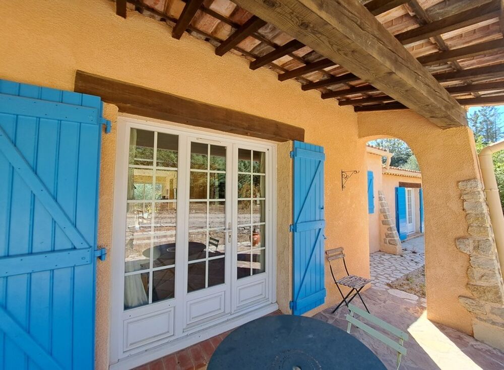 VAR (83) BAGNOLS-en-FORÊT Villa individuelle plain pied de 110m² habitables + dépendance / 1850m² clos avec piscine
