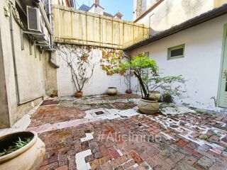  Immeuble à vendre 15 + pièces 300 m²