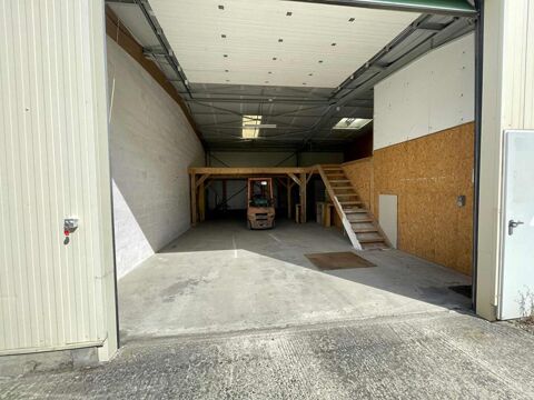 Local d'activit&eacute; 100m2 stockage + 140m2 bureau 1500 60300 Senlis