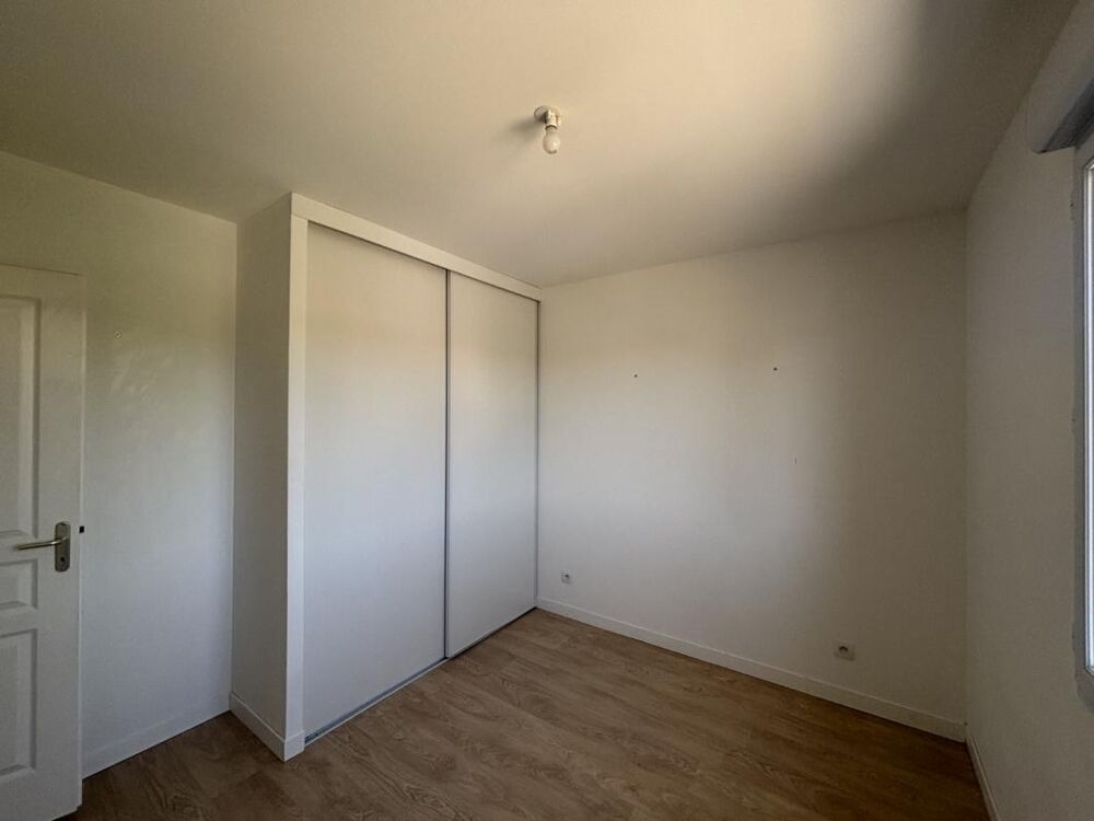Maison à louer à Veauche/ 3 chambres/ Terrasse /Stationnement /Proche commodités