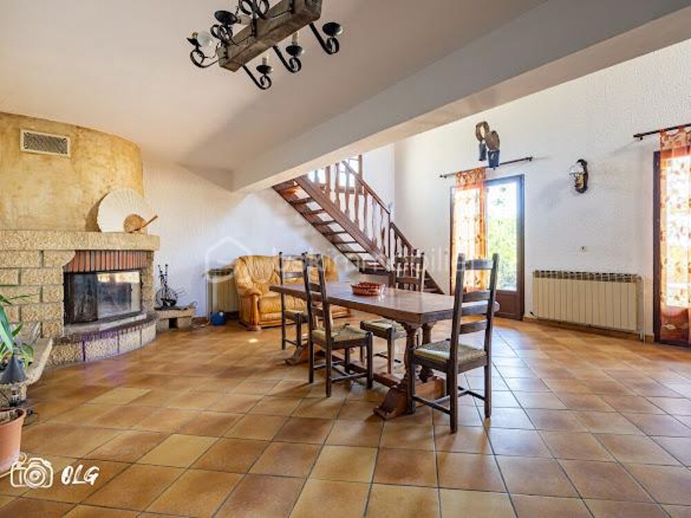 Belle villa de caractère en plein centre-ville de Juvignac