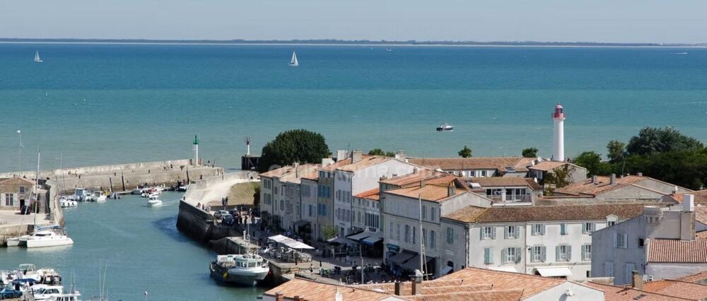 Vente Maison Rare - Maison de Charme au Cœur de Saint-Martin-de-Ré avec Cour Saint martin de re