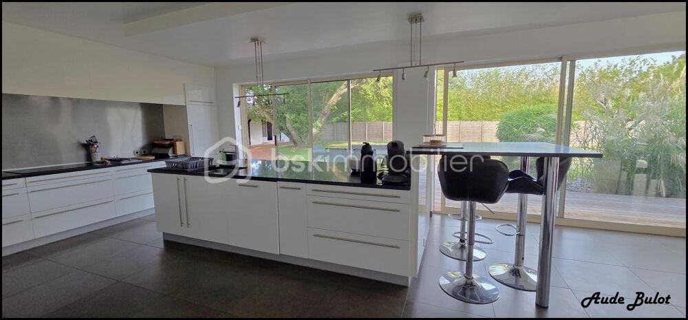 MAISON FAMILIALE 216 M²  4 CHAMBRES  100 M² DE DÉPENDANCES  POTENTIEL LOCATIF