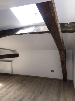  Appartement à louer 3 pièces 85 m²