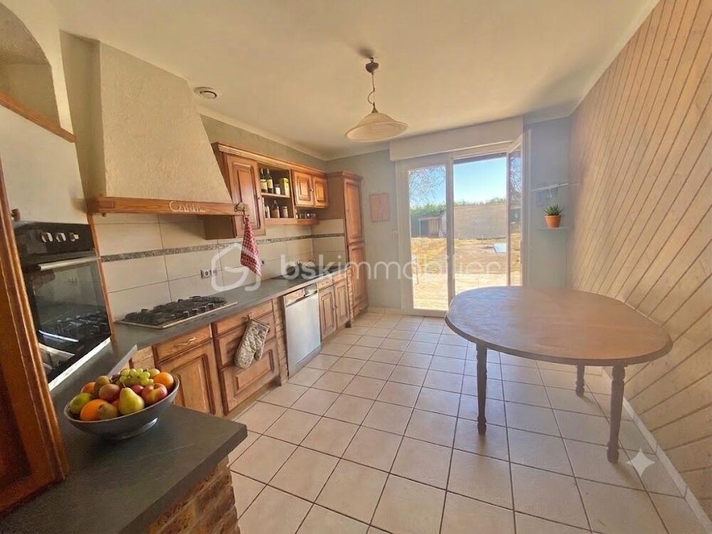 Vente Maison Maison familiale de 112 m² sur terrain constructible de 1 756 m² avec piscine et hangar La remaudiere