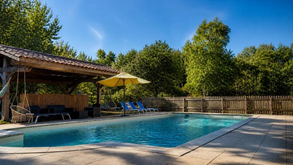 Maison de 9 pièces de 425 m² à La Sauve