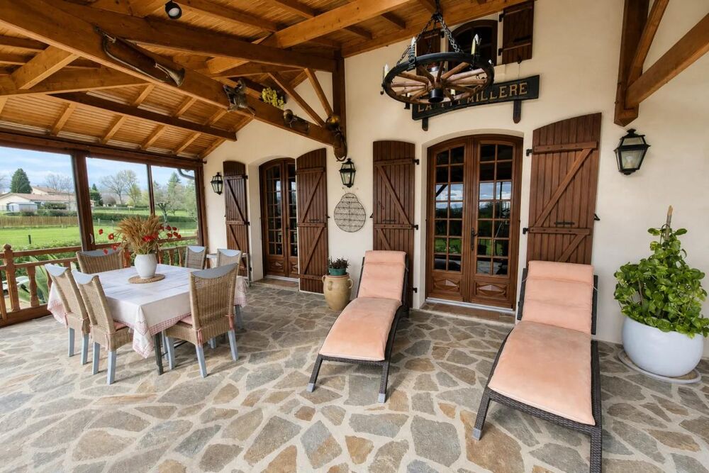 Étagnac: Spacieuse Maison 207m², 4 Ch, Terrain