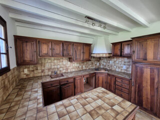  Villa  vendre 9 pices 196 m