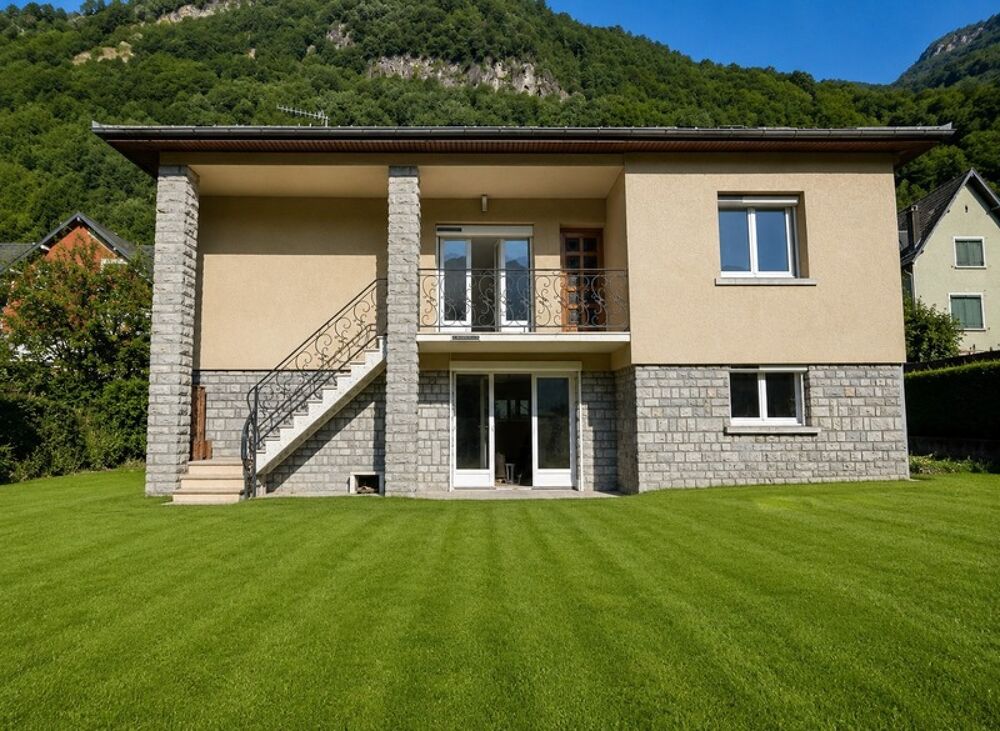 À vendre  Belle maison de caractère avec fort potentiel à Bagnères-de-Luchon