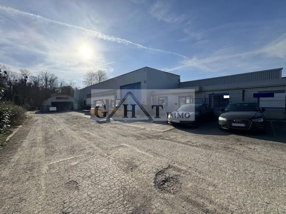   Local d'activité de 1850 m² à vendre à PRESLES 