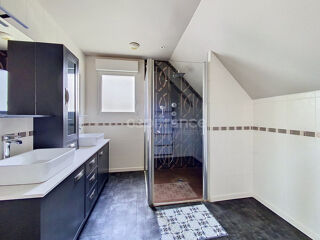  Maison à vendre 7 pièces 239 m²