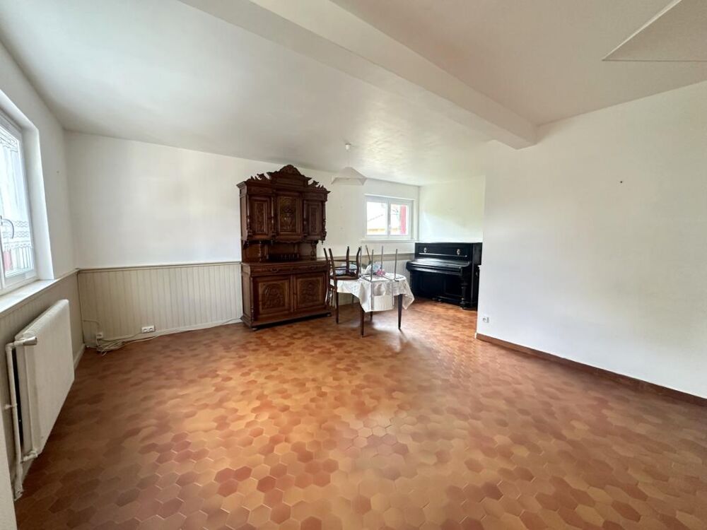 Maison 125m² 7 pièces + garage + dépendances sur parcelle de 885m² à Culhat