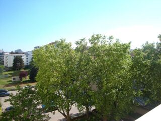  Appartement à louer 3 pièces 77 m²
