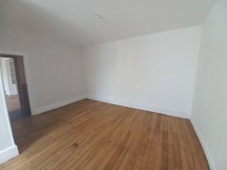  Appartement à louer 3 pièces 81 m²