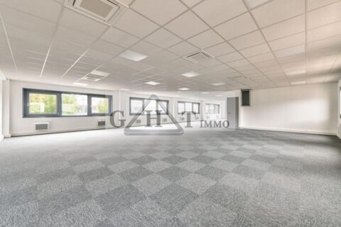 ENTREPOT DE 212M² A TREMBLAY-EN-FRANCE 3199 95700 Roissy en france
