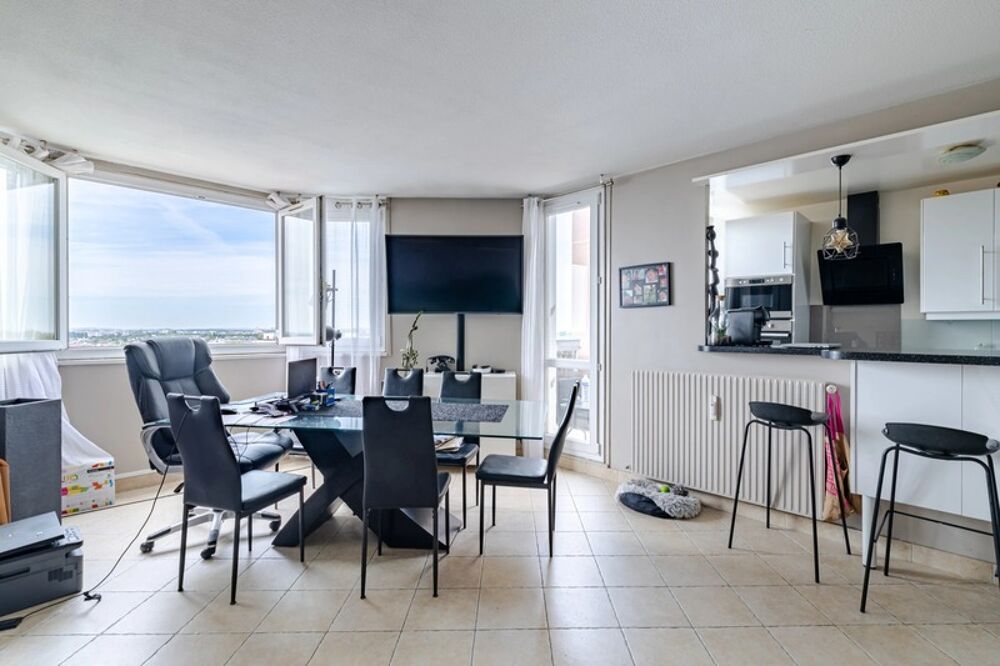 LIVRY GARGAN appartement T4 6 85 M2 cave et place de parking