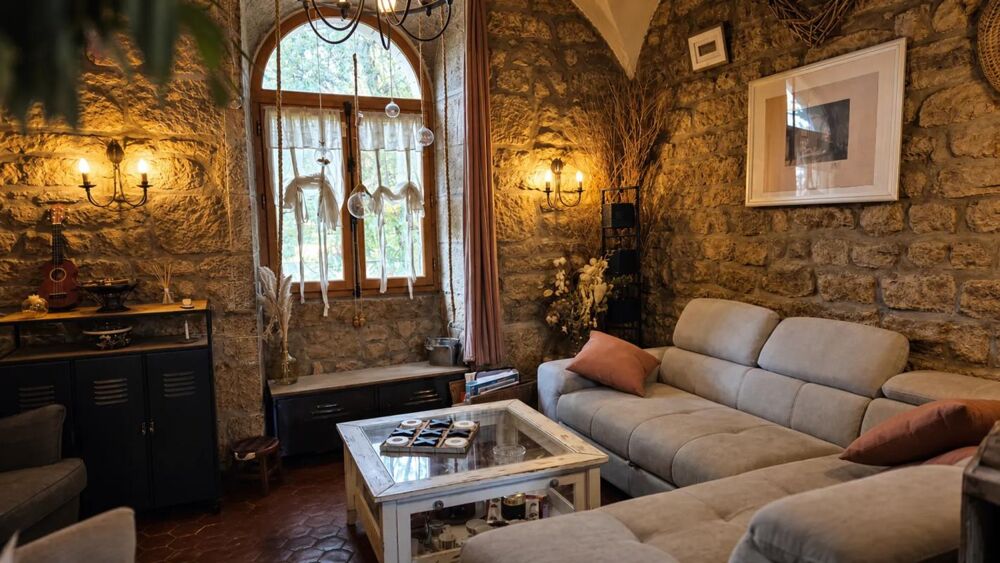 Demeure familiale de caractère de 296 m² avec 8 chambres, garage