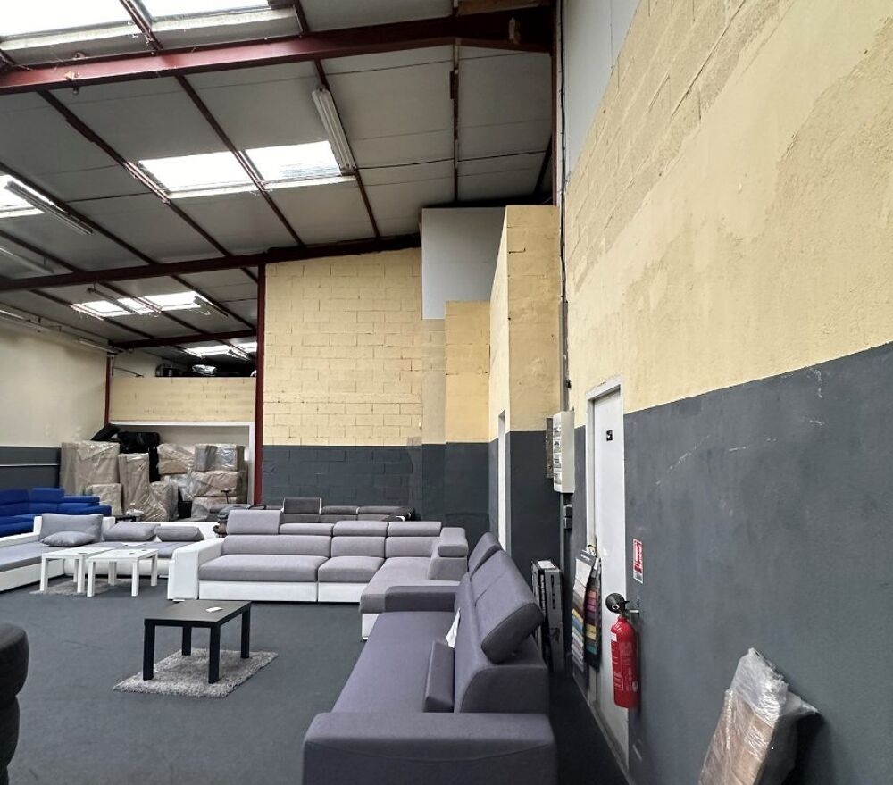   A VENDRE - ENSEMBLE IMMOBILIER 