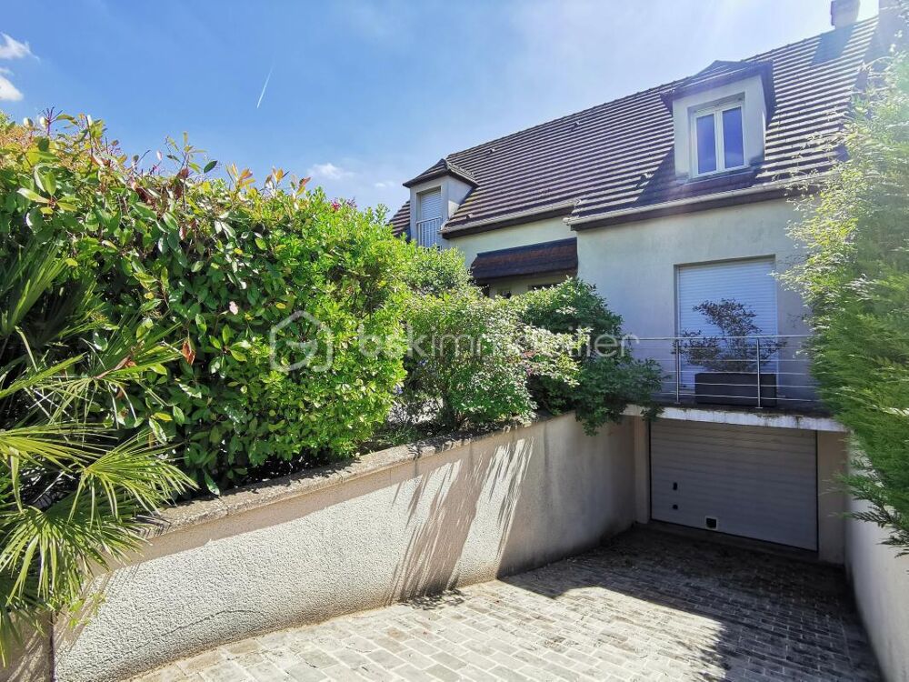 Maison familiale 5 chambres  Sous-sol total  Beau jardin  Proche commodités