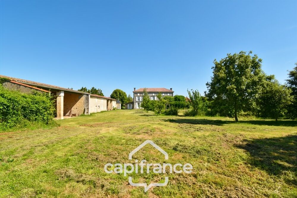 Propriété à vendre 14 pièces PAILLE (17) sur 4800m² de terrain avec nombreuses dépendances