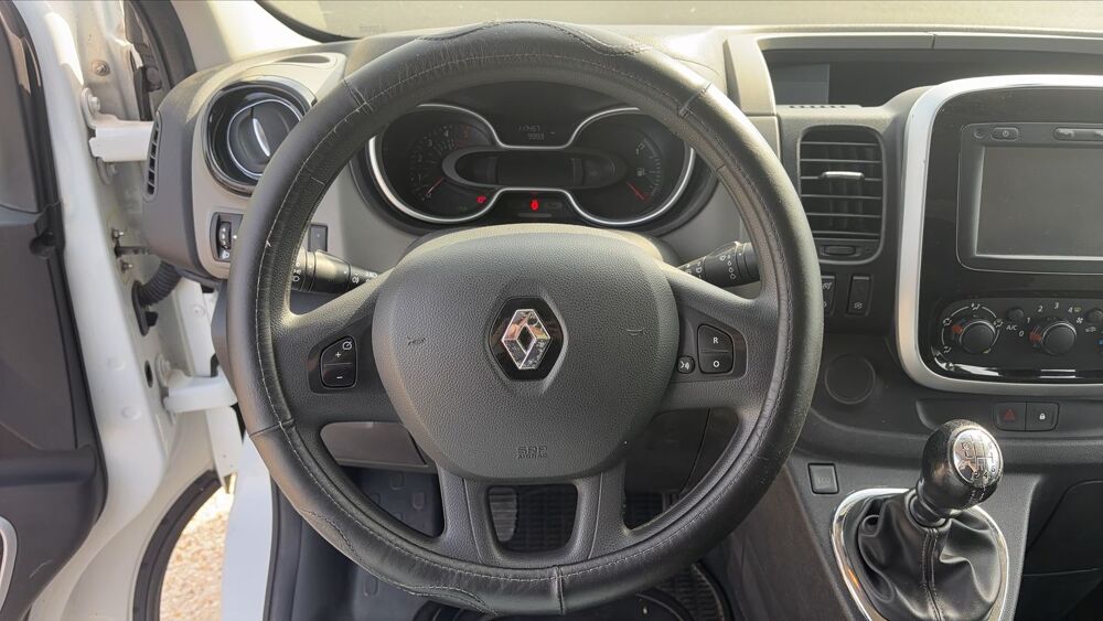 Trafic Fourgon L1H1 III 1.6 dCi 125 Grand Confort - 3 places 2017 occasion 20114 Figari