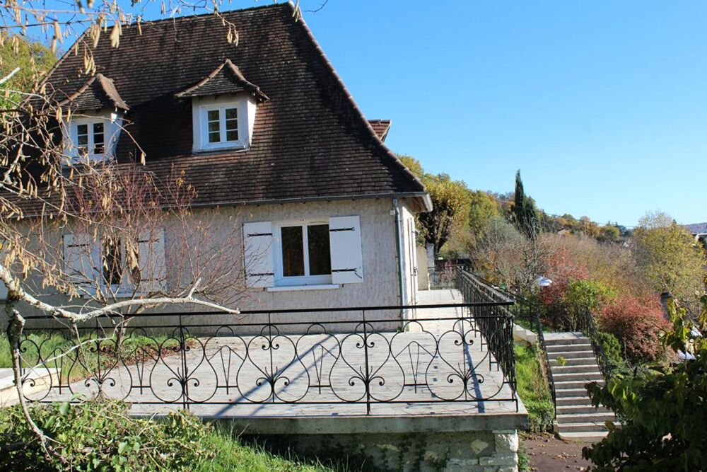 Maison de ville type 7, surface 245 m², garage privatif, sur un terrain 1012 m²