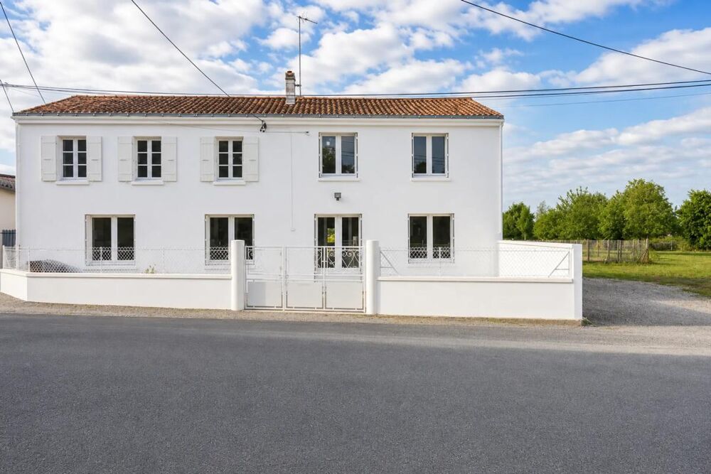 Maison 6 pièces 186 m² · à Ecoyeux · 186 m² · 182 000 €