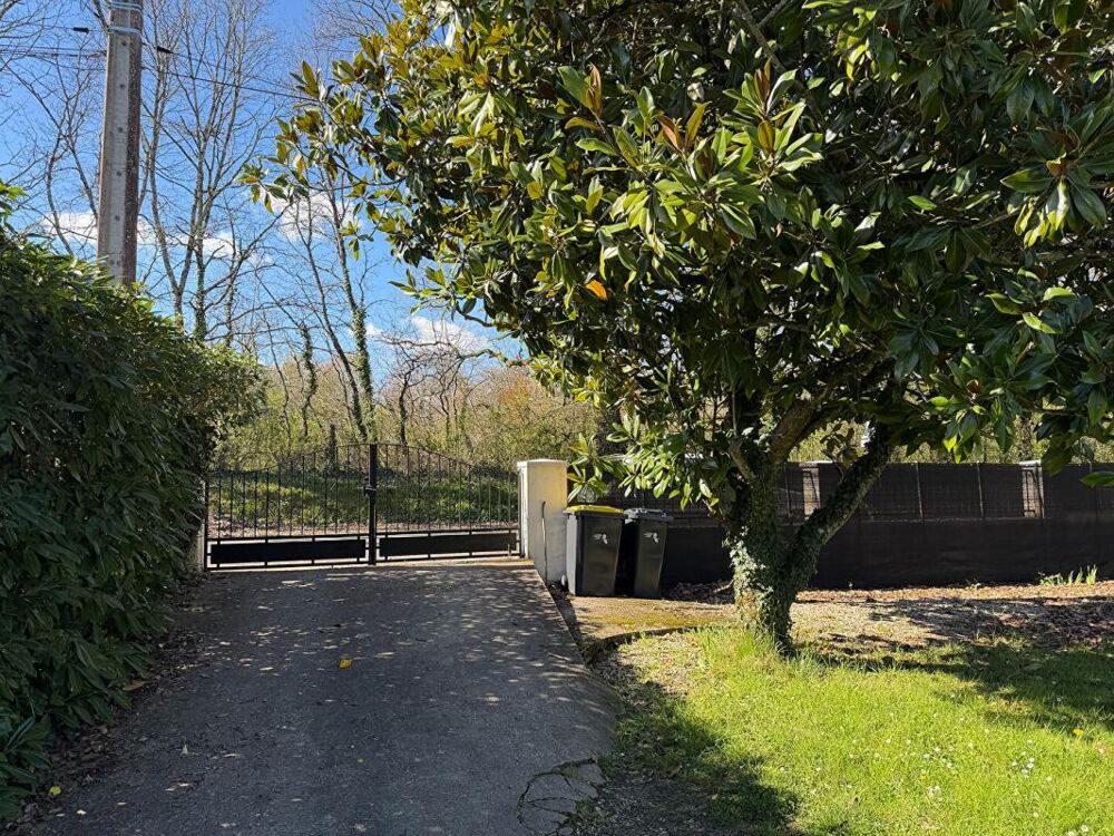 Maison spacieuse composée de deux logements indépendants avec jardin de ville clos