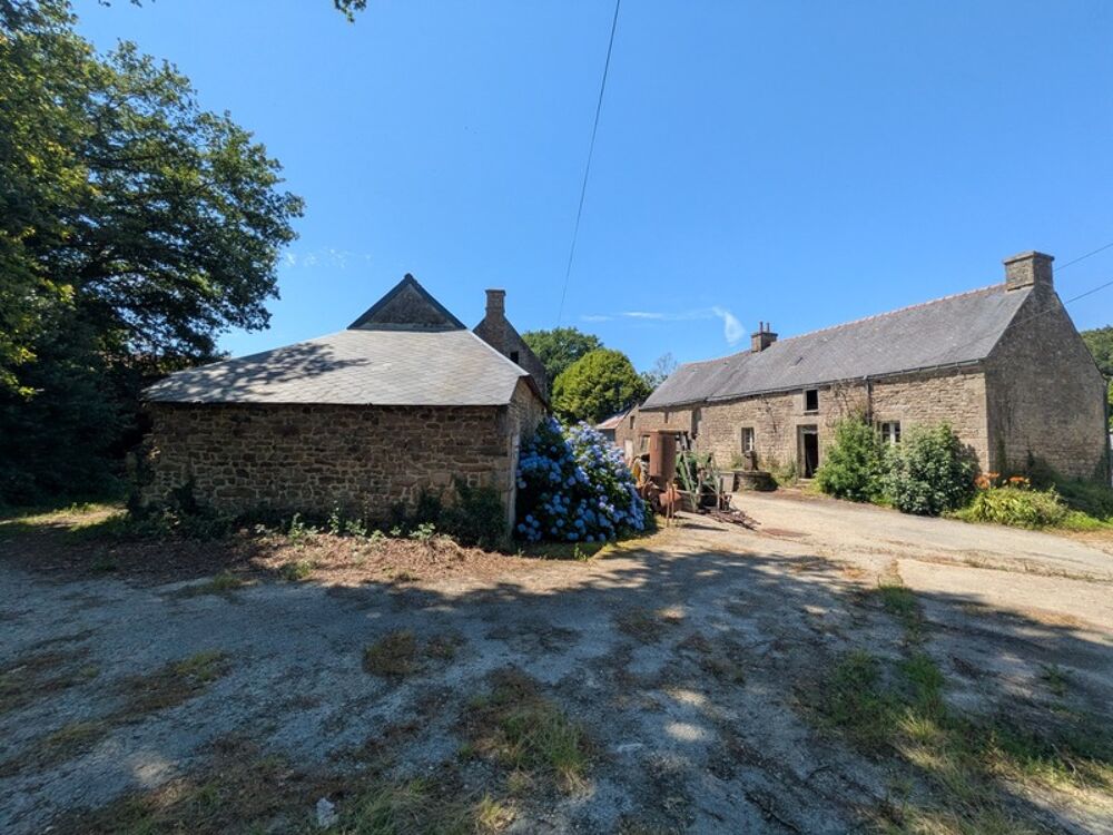 LOCMALO CORPS DE FERME COMPOSE 2 GRANDES LONGÈRES EN PIERRE DE 105m² ENVIRON ET 130 M² ENVIRON DEUX HANGARS DE 530M³ ET 3500M² E