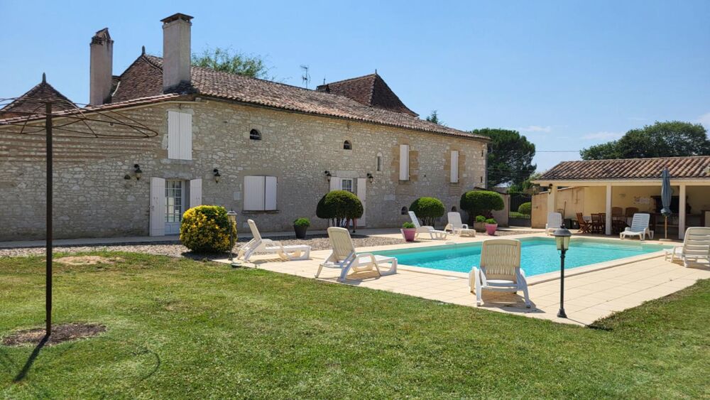 Proche Bergerac Demeure en pierres, gite et dépendances 17 pièces sur parcelle de 23000 m²