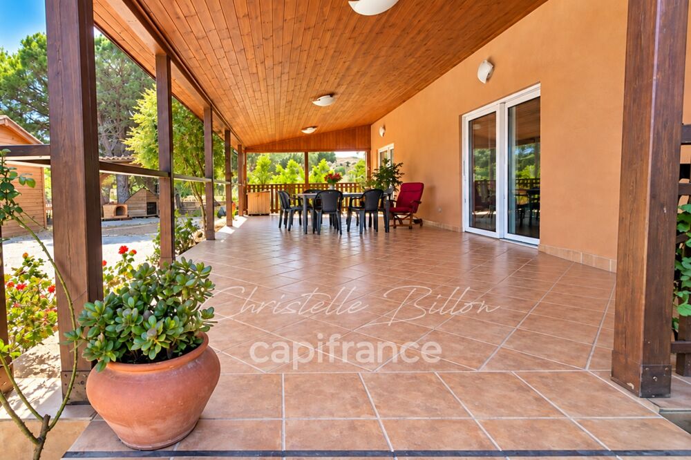 FIGARI  Deux maisons, 6 chambres et piscine