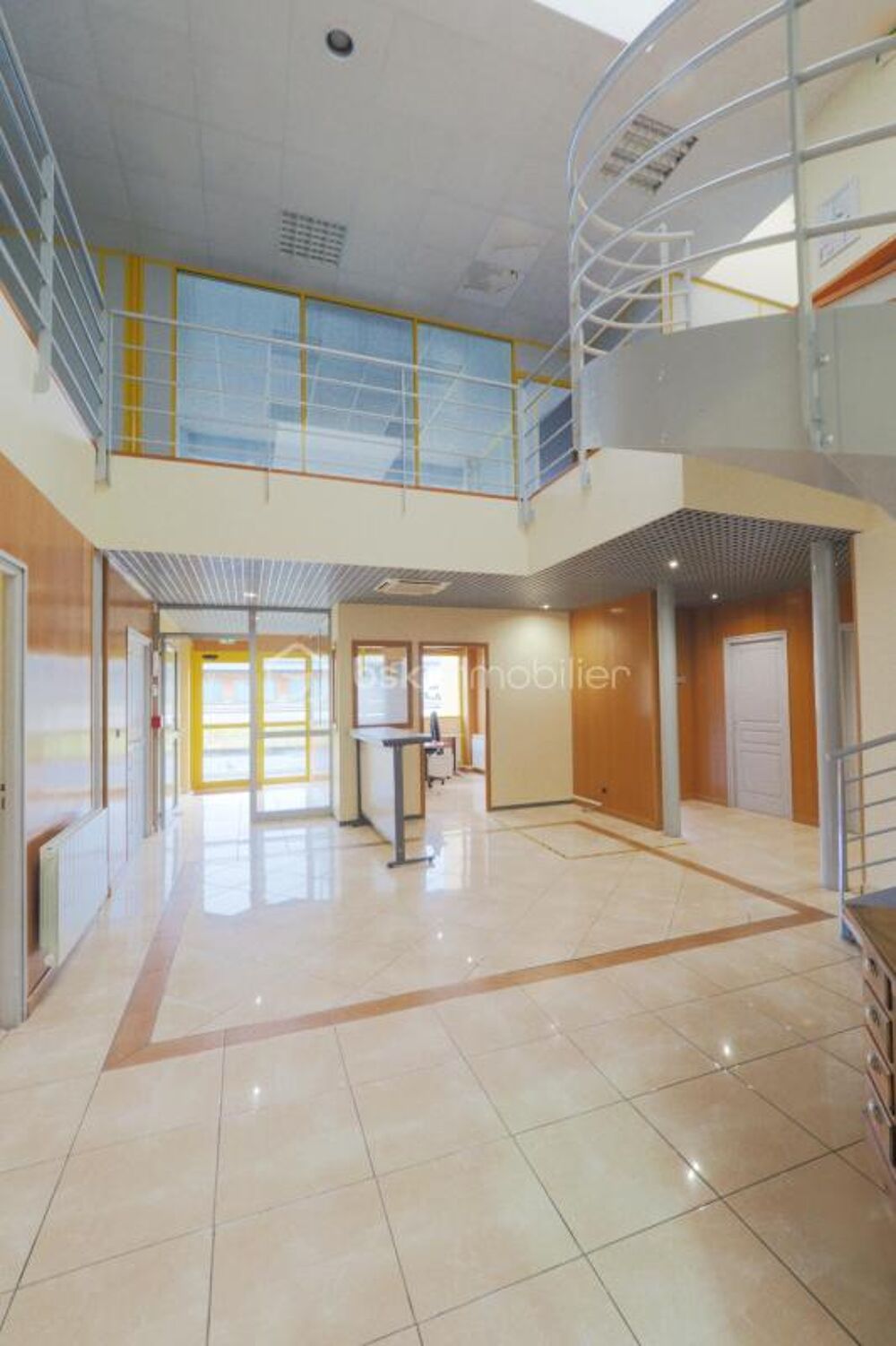   À LOUER – Bureaux Cloisonnés de 332 m² (9 Espaces) sur 2 Niveaux – Arbent (01100) Bellegarde sur valserine