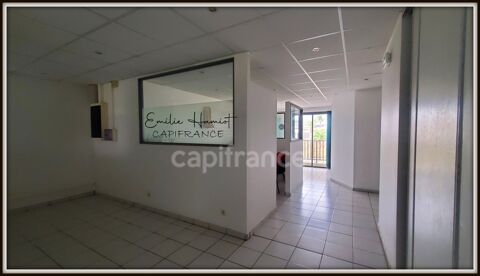   Local professionnel 9m² - Lamentin Place d'Armes 