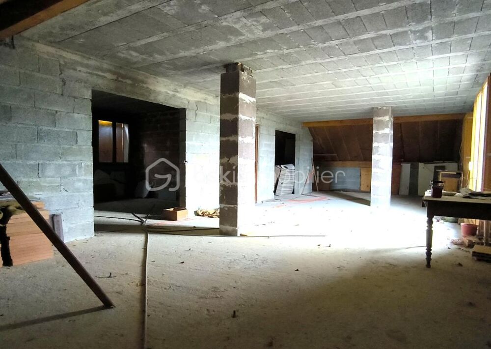 Grande maison de 353m2 et 3200m2 de terrain