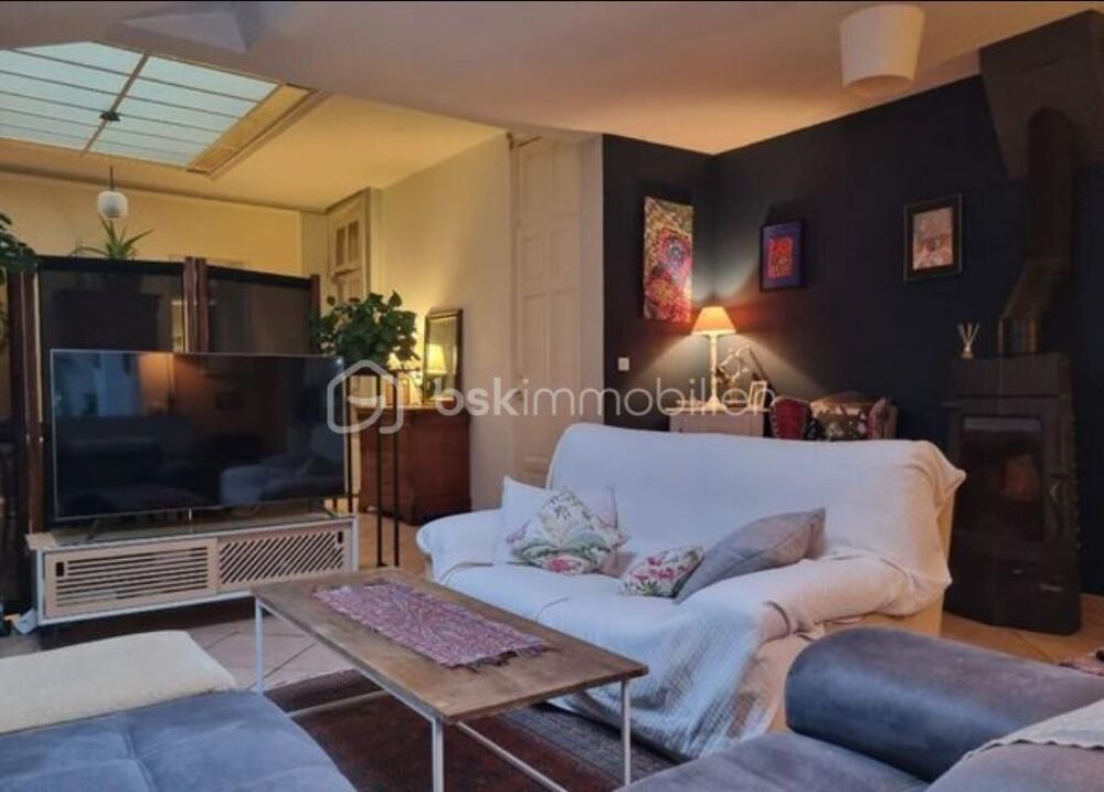 Vivez le charme de l'ancien au coeur de Wattrelos ! 4 chambres, jardin, garage