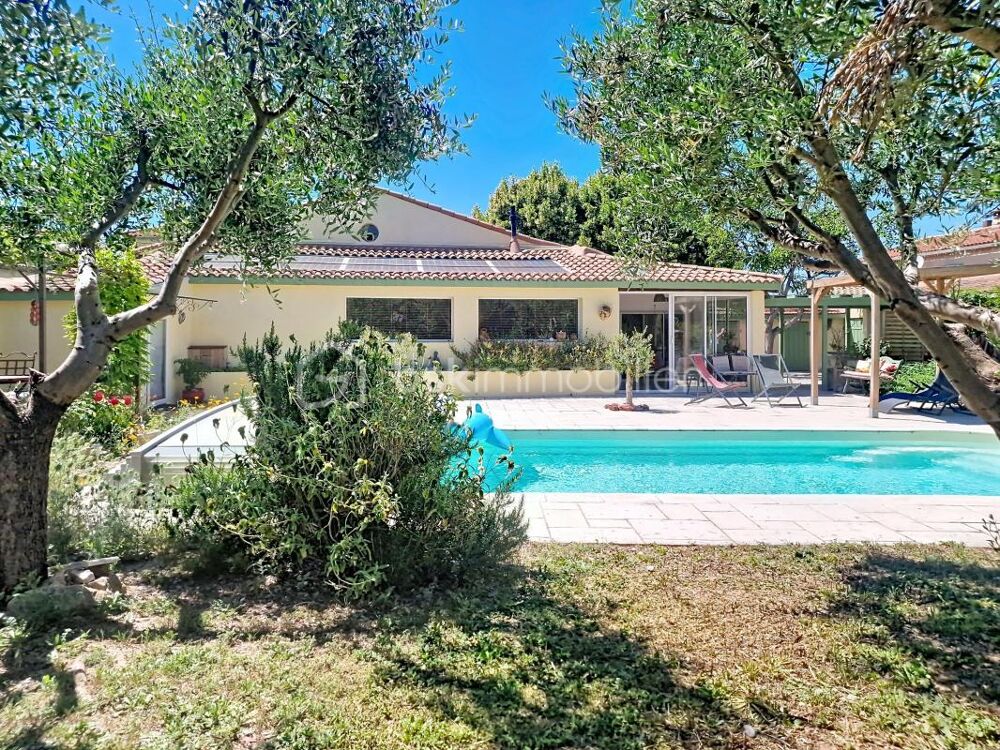 ROGNAC CENTRE MAISON DE VILLAGE AVEC TERRAIN ET PISCINE