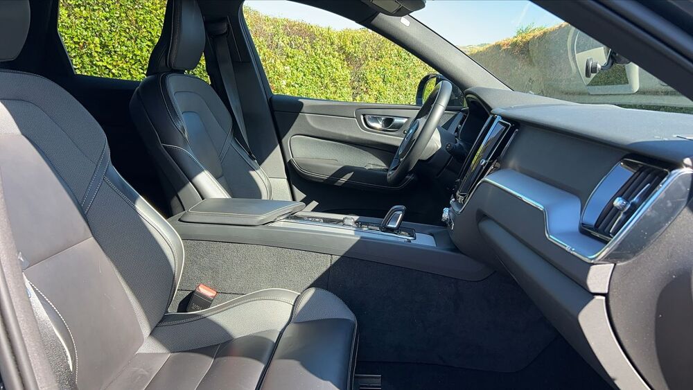 XC60 T6 Recharge 341 Plug in Hybrid AWD Geartronic8 R-Design - En 2022 occasion 63000 Clermont Ferrand