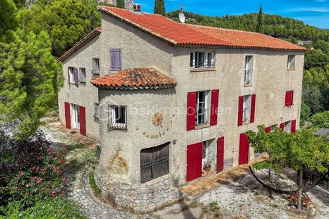   �l�gance intemporelle pour cette maison du 19�me avec piscine et vue imprenable sur la rade de Toulon ! Maison - 10 pi�ce(s) - 265 m�